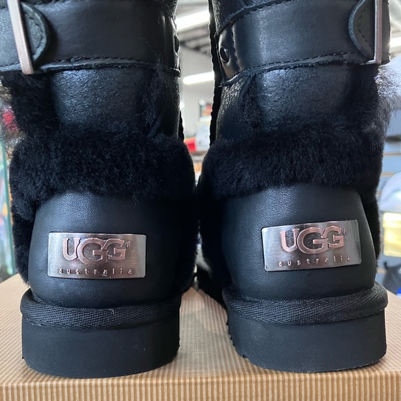 NEW UGG Skylah 1008145 Black Leather Fur Lined Boots - Picture 7 of 9